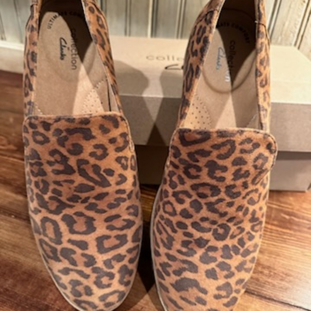 CLARK'S Women's Trish Style Leopard Print Suede Loafer Flats SZ:7.5  *worn once*